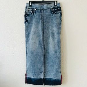 Peter Nygard Luxe Jeans. Light Indigo Cloud. Size 6. Preowned.